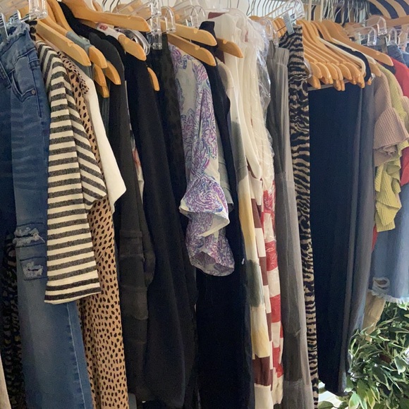 Meet your Posher, Beth - Picture 2 of 2